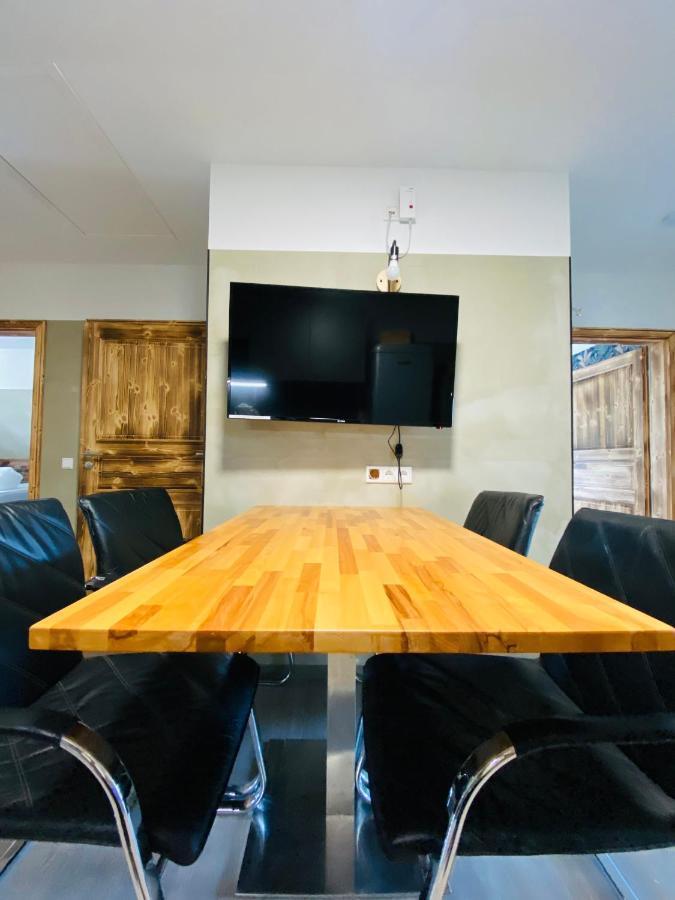 Phoenix Apartments - Monteurwohnung Mit Riesiger Parkflaeche ビーレフェルト エクステリア 写真