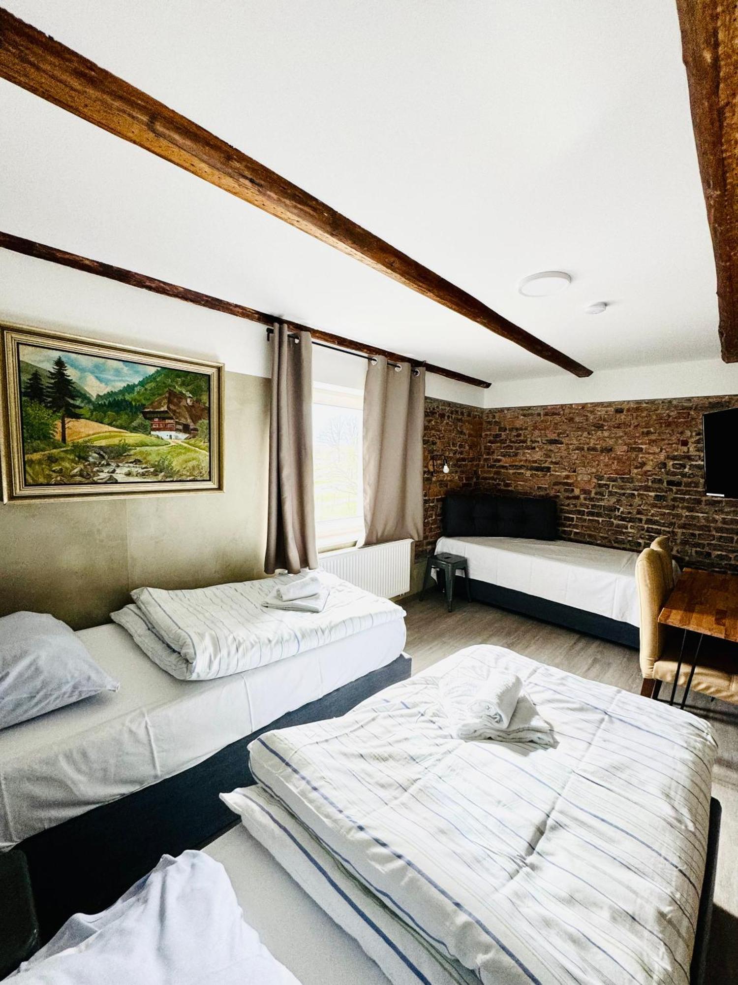 Phoenix Apartments - Monteurwohnung Mit Riesiger Parkflaeche ビーレフェルト エクステリア 写真